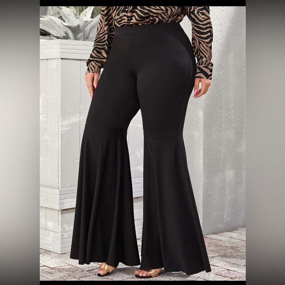 SHEIN Plus Solid Flare Leg Pants
